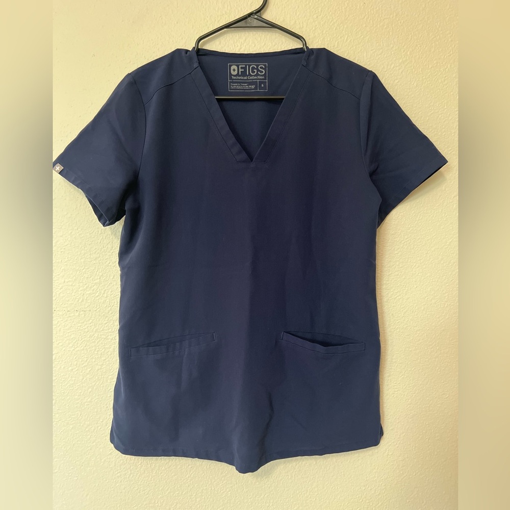 Figs Casma Three-Pocket Scrub Top Navy Small
